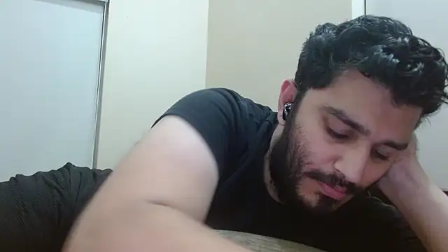 Snapshot of robintoit chatting on 11.17.25 robintoit online show from 11.17.25