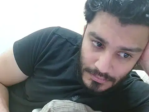 Snapshot of robintoit chatting on 11.18.25 robintoit online show from 11.18.25