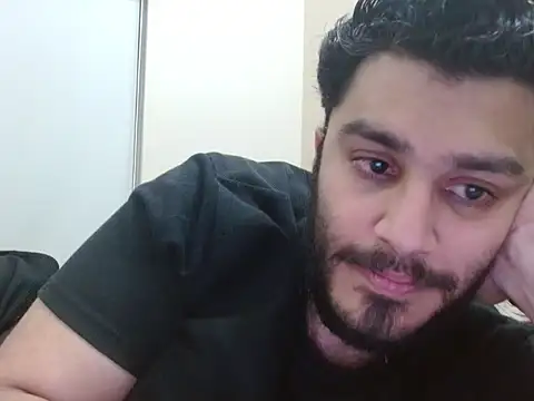 Snapshot of robintoit chatting on 11.18.25 robintoit online show from 11.18.25