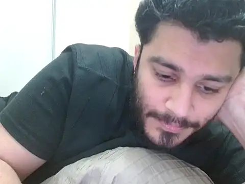 Snapshot of robintoit chatting on 11.20.25 robintoit online show from 11.20.25