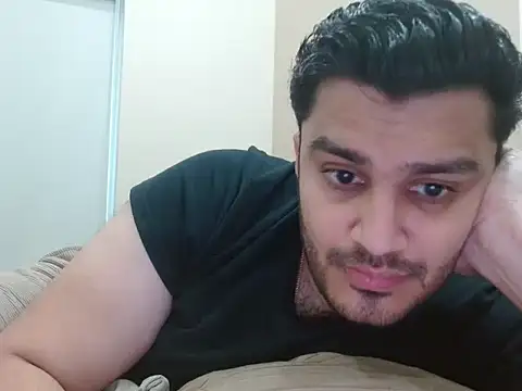 Snapshot of robintoit chatting on 11.21.25 robintoit online show from 11.21.25