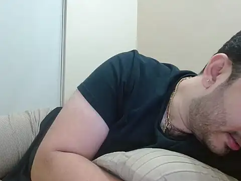 Snapshot of robintoit chatting on 11.21.25 robintoit online show from 11.21.25