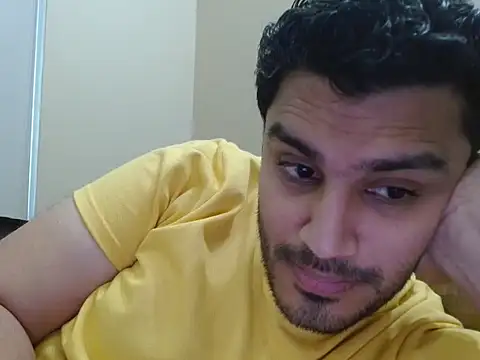 Snapshot of robintoit chatting on 11.24.25 robintoit online show from 11.24.25