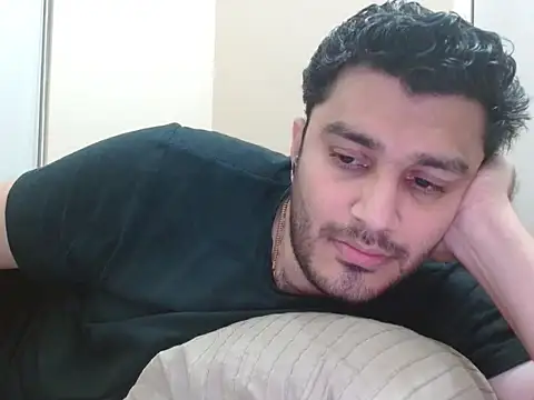 Snapshot of robintoit chatting on 11.24.25 robintoit online show from 11.24.25