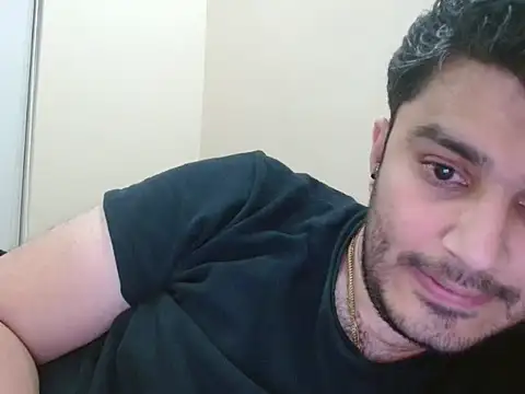 Snapshot of robintoit chatting on 11.25.25 robintoit online show from 11.25.25