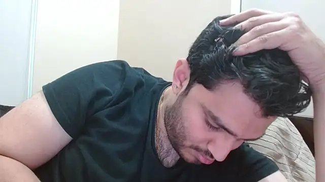 Snapshot of robintoit chatting on 11.26.25 robintoit online show from 11.26.25