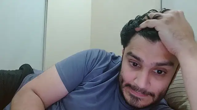 Snapshot of robintoit chatting on 12.14.25 robintoit online show from 12.14.25