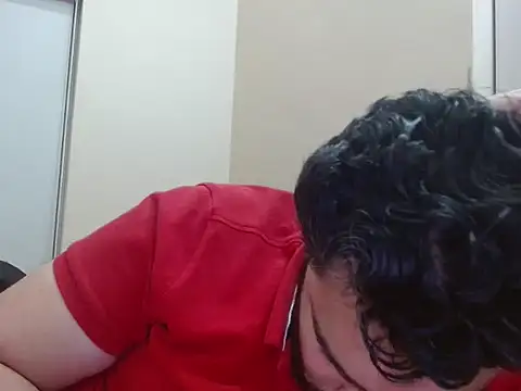 Snapshot of robintoit chatting on 12.15.25 robintoit online show from 12.15.25