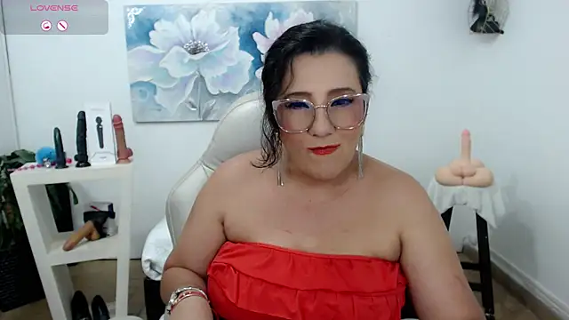Snapshot of mom_hot__ chatting on 03.09.25 mom hot online show from 03.09.25