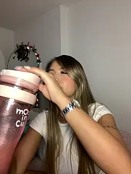  laura 02 online show from 12.12.24