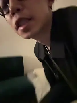 Snapshot of -mirai- chatting on 03.22.25 -mirai- online show from 03.22.25