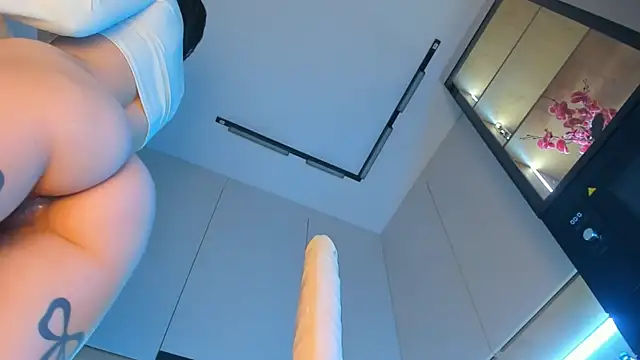 Snapshot of maakimo chatting on 11.15.25 maakimo online show from 11.15.25