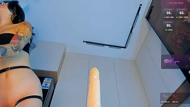 Snapshot of maakimo chatting on 11.18.25 maakimo online show from 11.18.25