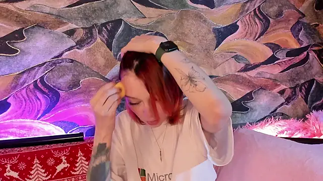 Snapshot of CrystalRey chatting on 01.07.25 CrystalRey online show from 01.07.25