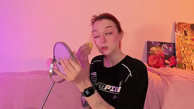 Snapshot of CrystalRey chatting on 02.13.25 CrystalRey online show from 02.13.25