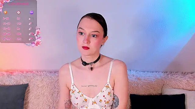 Snapshot of CrystalRey chatting on 09.30.25 CrystalRey online show from 09.30.25