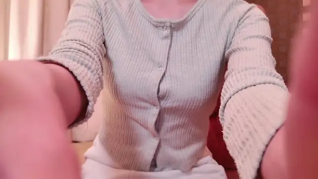 Snapshot of sayaka_xo chatting on 03.17.25 sayaka xo online show from 03.17.25