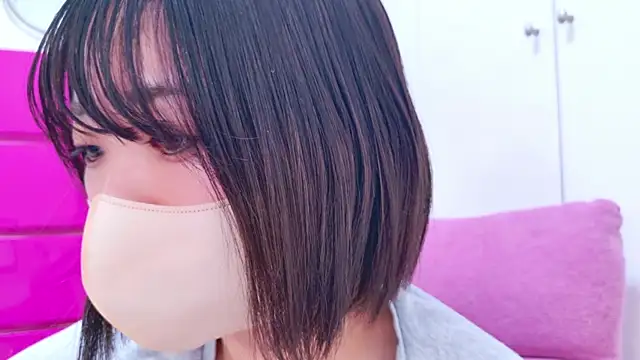 Snapshot of Minami_San chatting on 12.16.24 Minami San online show from 12.16.24