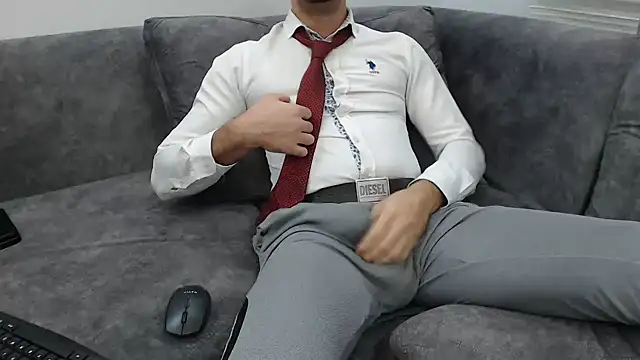 Snapshot of Naughtb0y chatting on 11.25.25 Naughtb0y online show from 11.25.25