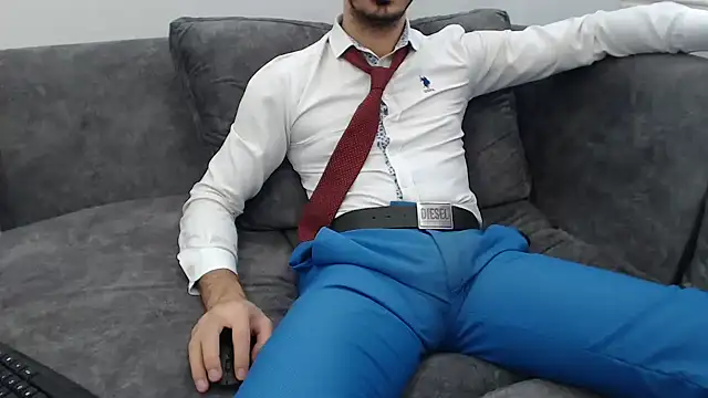 Snapshot of Naughtb0y chatting on 12.05.25 Naughtb0y online show from 12.05.25