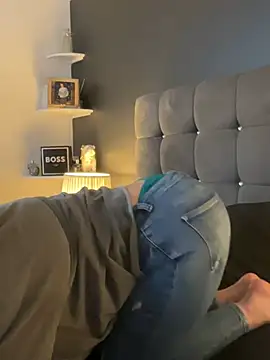 Snapshot of blondebitch2 chatting on 01.22.25 blondebitch2 online show from 01.22.25