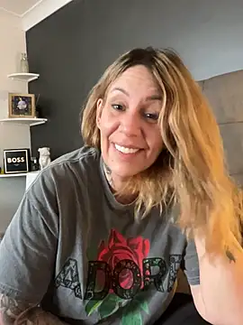 Snapshot of blondebitch2 chatting on 02.03.25 blondebitch2 online show from 02.03.25