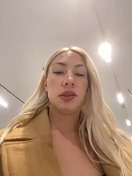 LuisaBecker online show from 12.08.24