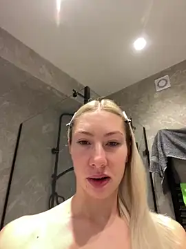 LuisaBecker online show from 01.01.25