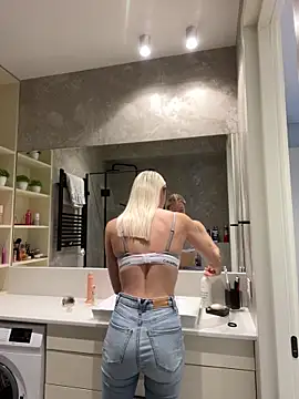 LuisaBecker online show from 01.02.25