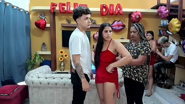 Snapshot of secret-of-roomies chatting on 02.14.25 secret-of-roomies online show from 02.14.25