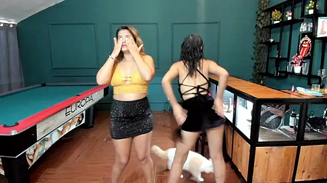 Snapshot of secret-of-roomies chatting on 10.13.25 secret-of-roomies online show from 10.13.25