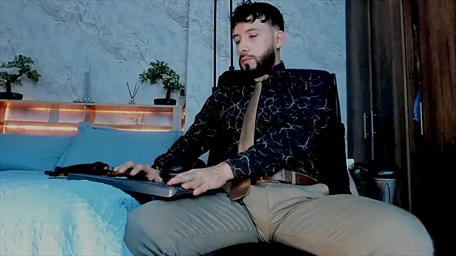 Snapshot of bruno_woods chatting on 12.06.24 bruno woods online show from 12.06.24