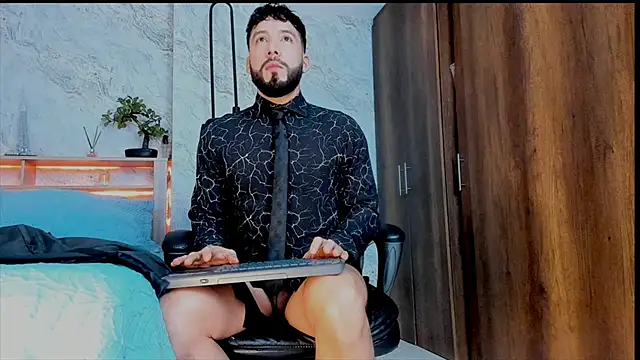 Snapshot of bruno_woods chatting on 12.07.24 bruno woods online show from 12.07.24