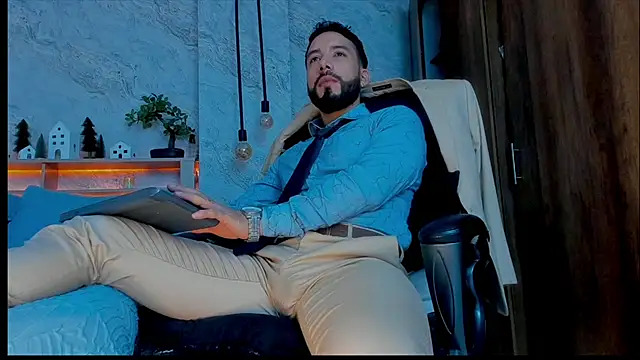 Snapshot of bruno_woods chatting on 12.11.24 bruno woods online show from 12.11.24