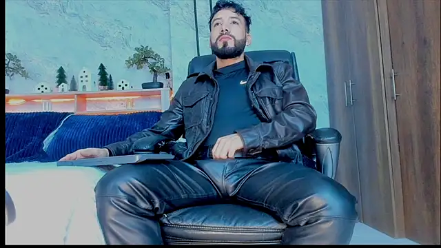 Snapshot of bruno_woods chatting on 12.14.24 bruno woods online show from 12.14.24