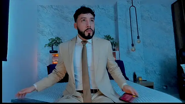 Snapshot of bruno_woods chatting on 12.18.24 bruno woods online show from 12.18.24