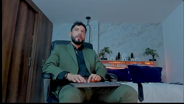 Snapshot of bruno_woods chatting on 12.23.24 bruno woods online show from 12.23.24