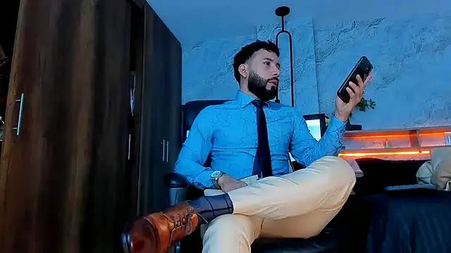 Snapshot of bruno_woods chatting on 02.27.25 bruno woods online show from 02.27.25