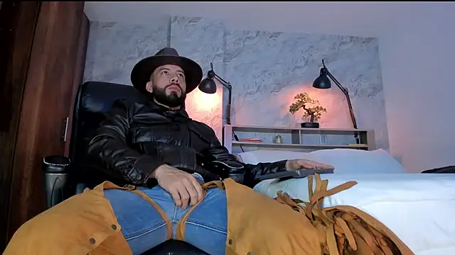 Snapshot of bruno_woods chatting on 10.06.25 bruno woods online show from 10.06.25