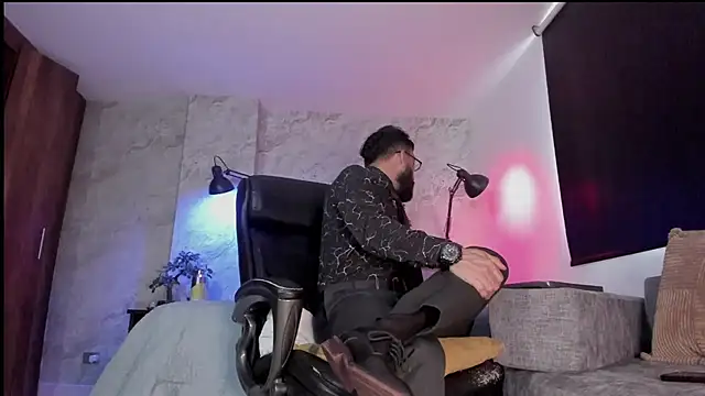 Snapshot of bruno_woods chatting on 11.23.25 bruno woods online show from 11.23.25