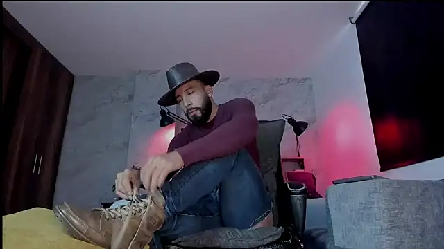 Snapshot of bruno_woods chatting on 11.28.25 bruno woods online show from 11.28.25