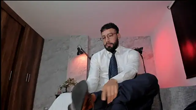 Snapshot of bruno_woods chatting on 12.02.25 bruno woods online show from 12.02.25