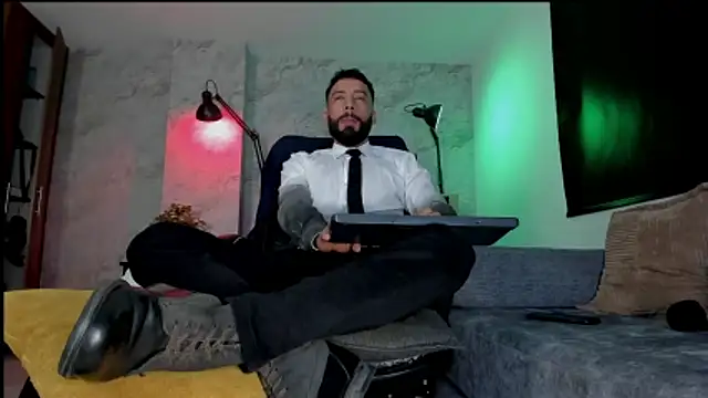 Snapshot of bruno_woods chatting on 12.04.25 bruno woods online show from 12.04.25