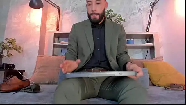 Snapshot of bruno_woods chatting on 12.15.25 bruno woods online show from 12.15.25