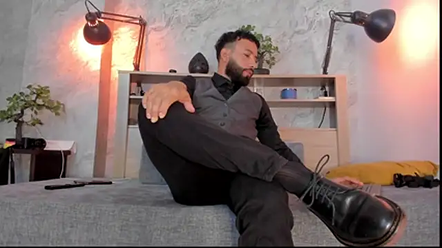 Snapshot of bruno_woods chatting on 12.16.25 bruno woods online show from 12.16.25