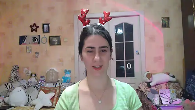 Snapshot of INELIKA chatting on 12.16.24 INELIKA online show from 12.16.24