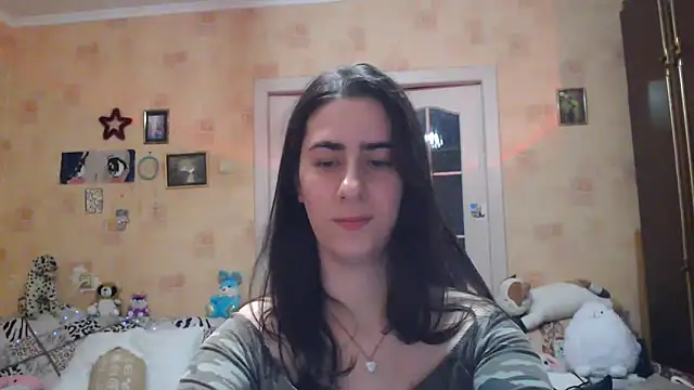 Snapshot of INELIKA chatting on 12.20.24 INELIKA online show from 12.20.24