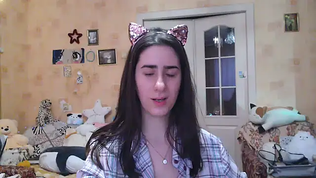 Snapshot of INELIKA chatting on 01.02.25 INELIKA online show from 01.02.25