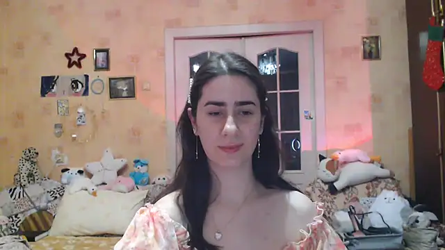 Snapshot of INELIKA chatting on 01.11.25 INELIKA online show from 01.11.25