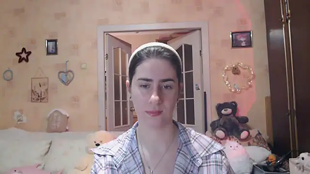 Snapshot of INELIKA chatting on 09.21.25 INELIKA online show from 09.21.25